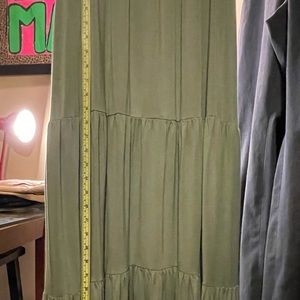 Long roll-down waist tiers army green skirt tshirt material pockets stretchy
